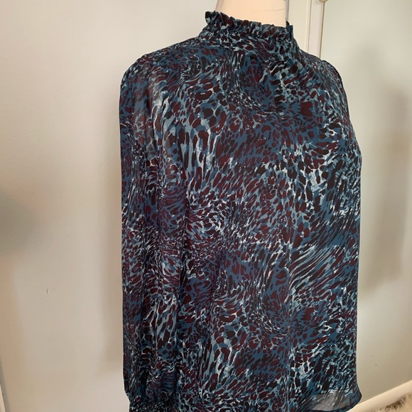 Animal Print Ruffle Top Blouse 6 Small NWT blue black leopard print MoB wife - Picture 6 of 11